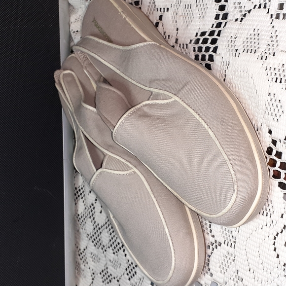 Grasshoppers Womens Slip Ons Khaki Size 10